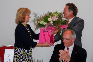 Flowers for the outgoing 'First lady', Vicci