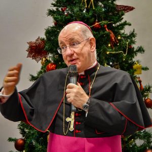 Bishop Richard addresses the diners